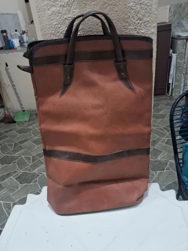 Bolsa raridade em couro legítimo de alta qualidade. 