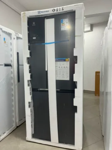 Geladeira Electrolux Frost Free Inverter 596L AutoSense 3 Portas Cor Black Inox nova