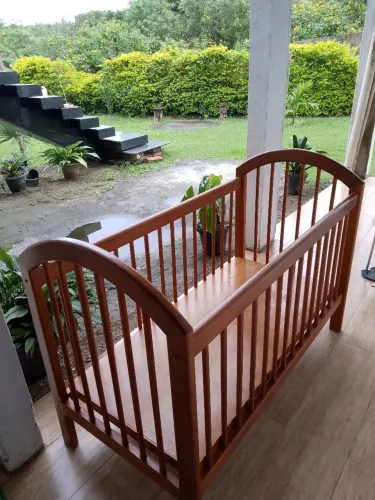 Berço de madeira macissa Angelim,otima qualidade e durabilidade,ótimo estado.