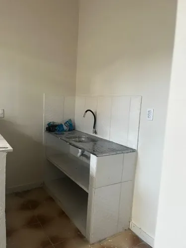 Quitinete na torre para locação (internet inclusa).