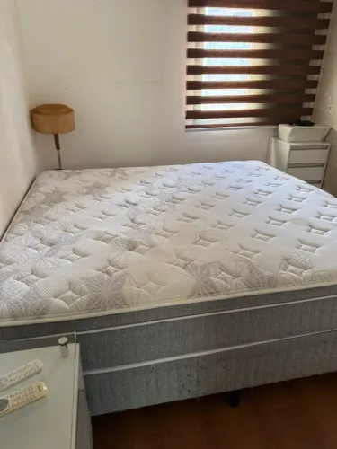 Cama Box King com Colchão Ice Gel Hard Pocket 22 - Excelente Estado