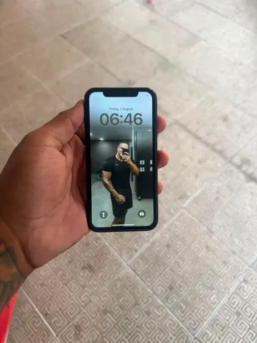 Iphone XR 64 PRETO