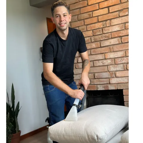 Higienização limpeza de sofá