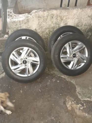4 rodas com pneus / Creta/ hyundai