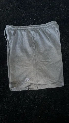 short nike moletom cinza