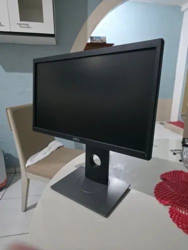 Monitor Dell - HDMI, DP E VGA , HD+ Ajuste de Altura, Giro e Inclinação - USB 3.0