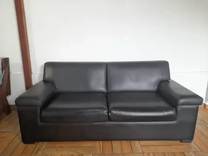 Sofá Preto de Courina
