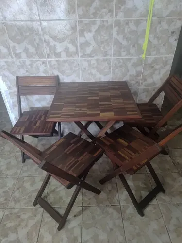 Mesa e cadeira