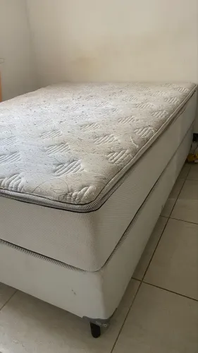 Vende-se Cama box casal 