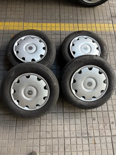 Roda com pneu aro 13