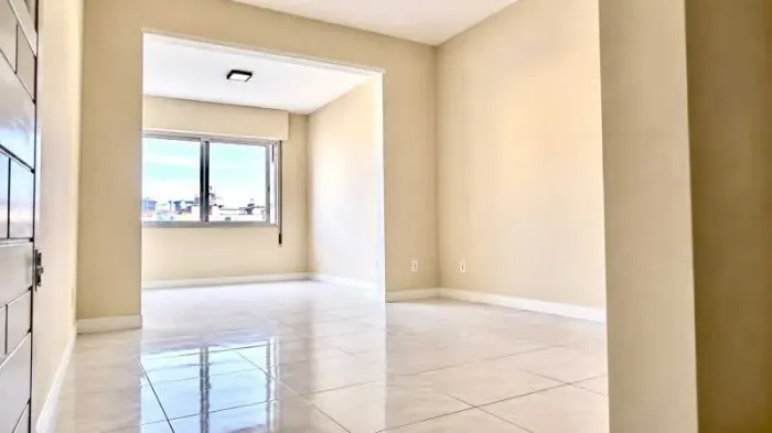 Excelente apartamento no posto 06 de Copacabana para alugar