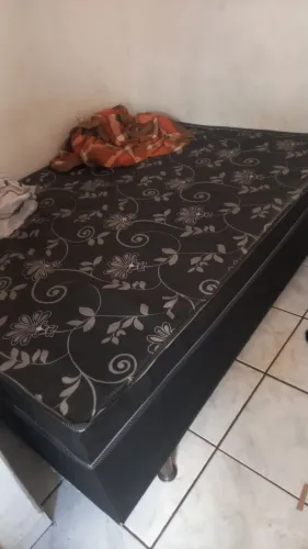 Cama do casal só tem um meis