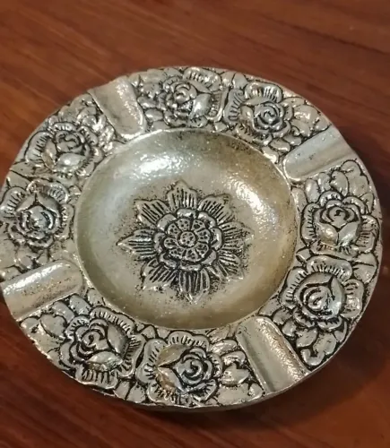 Cinzeiro antigo de bronze