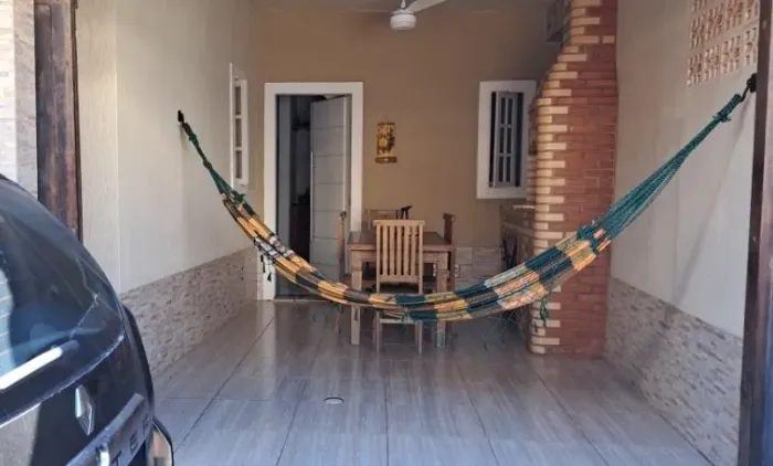 Vendo linda casa em Unamar lado praia. 40 metros da praia. Troco também.