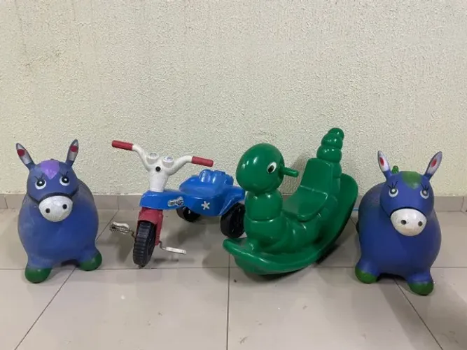 Gangorra minhoca, 2 Cavalinhos Upa Upa e triciclo velotrol
