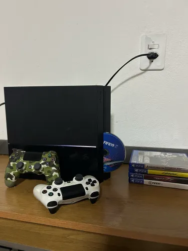 PLAYSTATION 4 FAT ? 1TB