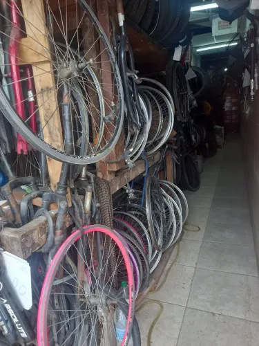 Bike peças e pneus e acessórios USADOS e Novos