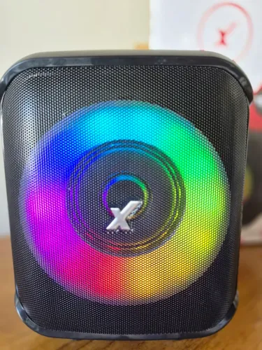 VENDO CAIXA SOM NOVO DA AMVOX pegar Bluetooth ? 4 horas duração