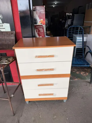 Cômoda 4 gavetas nova