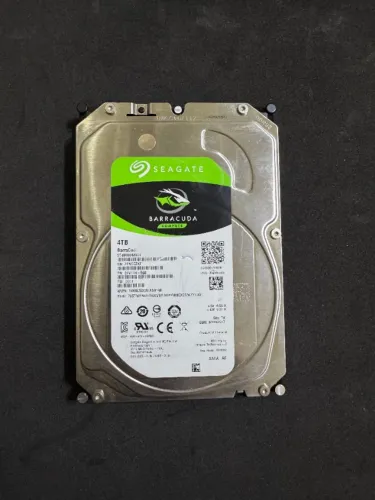 HDD/ HD 4 TB Seagate Barracuda (NOVÍSSIMO MENOS DE 700 HORAS DE USO)