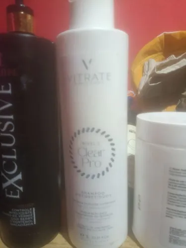 Vendo selagem da vitrate shampoo anti resíduo da vitrate uma pinça pra mega hair e 3 quera