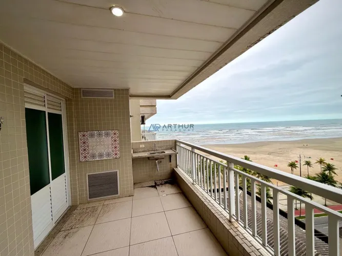 Apartamento à venda em Praia Grande no bairro Aviação em prédio frente mar