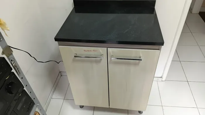 Armário para cozinha 1,06 m altura x 0,70 m lagura e 0,53 m profundidade