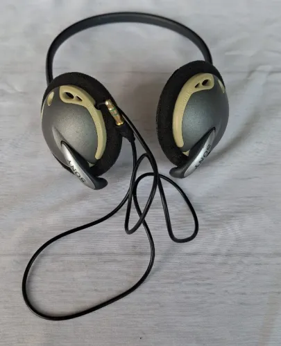 Fone de ouvido modelo vintage Sony MDR-G63