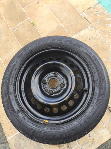 Roda de HB20 aro 15 com pneu 280.00