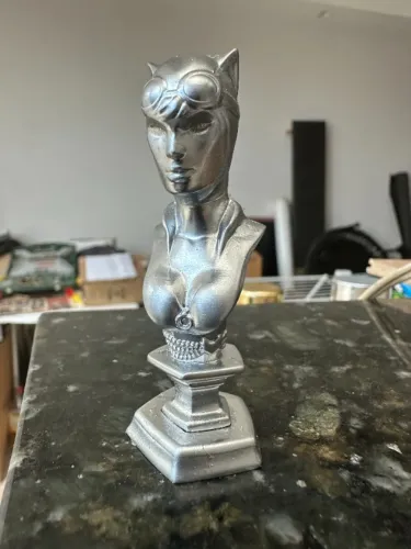 Busto da Mulher Gato (Catwoman) de Metal, da DC Comics, coleção Omelete Box Steel