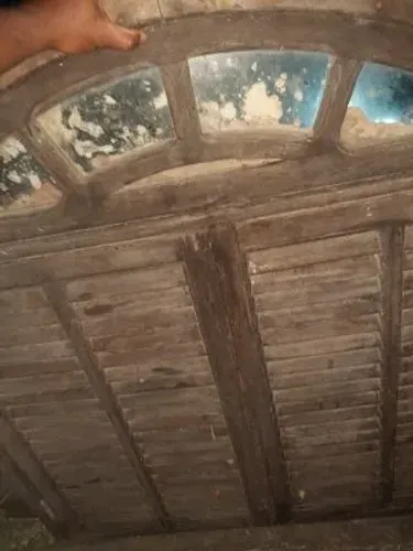 janela colonial de madeira já com grade e vidro