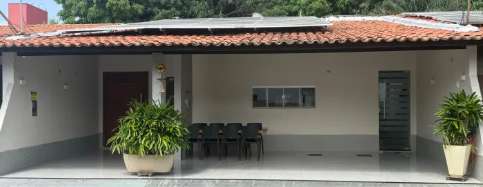 Casa semi mobiliada em condomínio fechado com segurança 24h