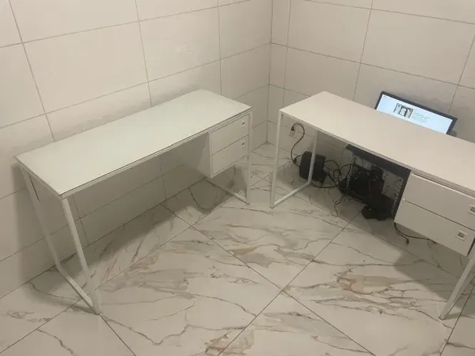 02 Mesas para Escritório na Cor Branca