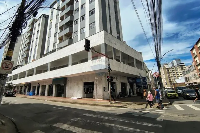 Apartamento Quarto e sala com duas vagas de garagem a venda no Centro em Juiz de Fora