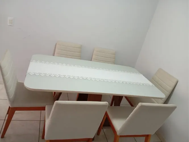 Jogo de jantar 6 lugares com tampo de vidro