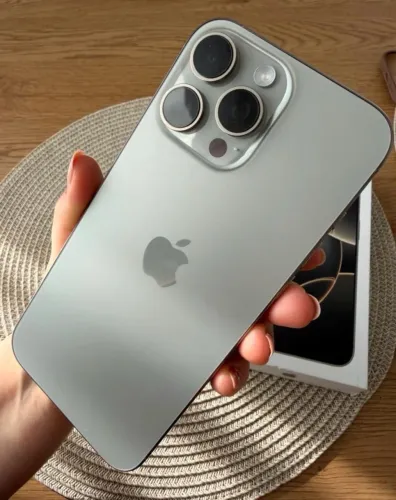 iPhone 16 Pro Max - Cinza Titânio Natural