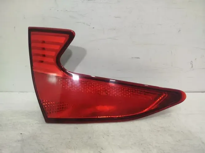 Lanterna Tampa Hb20 Hatch 2020 2021 2022 Esquerdo 26165 Esquerdo/motorista Vermelho