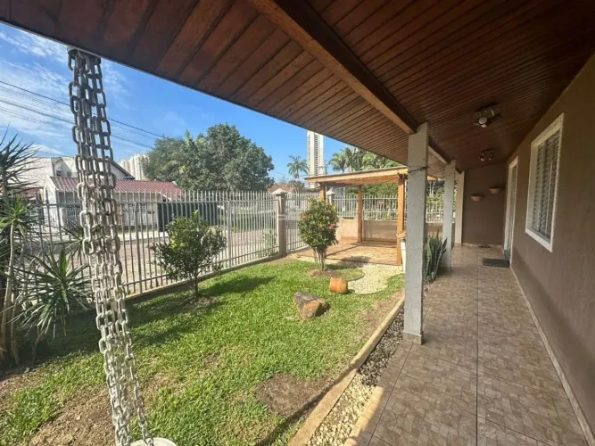 Casa com 3 quartos para locação, 200 m² por R$ 3.500/mês, Campo Comprido (Gabineto)