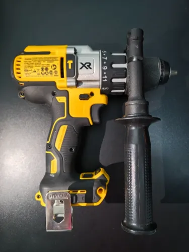 PARAFUSADEIRA E FURADEIRA DEWALT DCD996