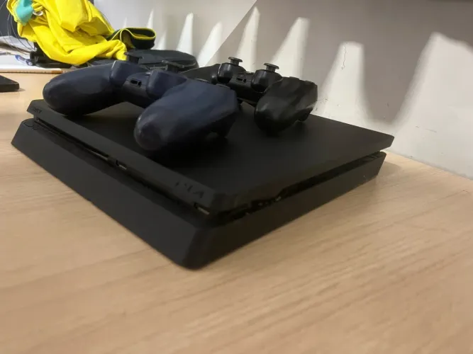 PS4 Sony / SLim