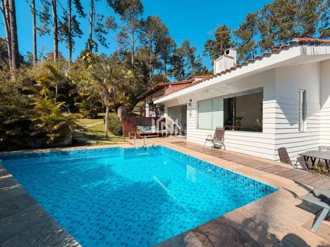 Casa à venda no condomínio Jardim Roberta