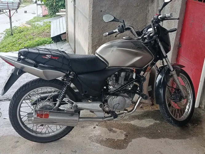 Vendo CG 150 esport documento no 26 só transferir.