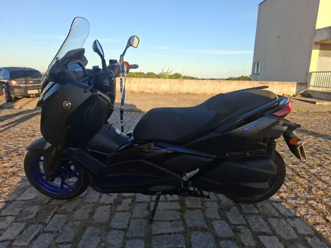 XMAX CONNECT 300 2026 EMPLACADO ZERO