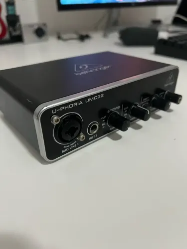 INTERFACE DE ÁUDIO BEHRINGER UMC22