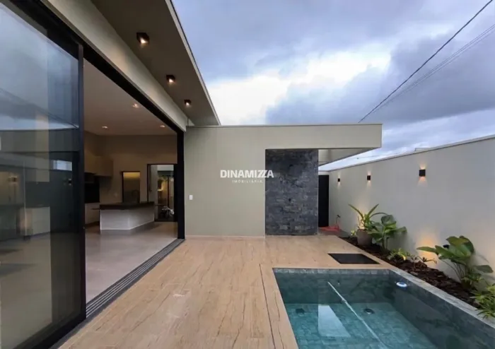 Linda casa à venda no Condomínio Ayat 2