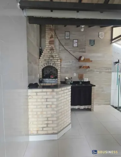 Casa plana, nascente, e com sistema de energia solar à Venda, com 2 quartos, sendo 1 suíte