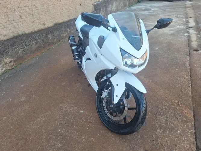 Ninja 250r a procura de um dono!!
