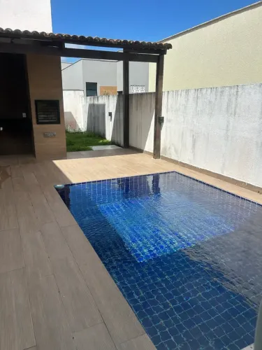 Laise mostra SEU LAR 3 SUÍTES COM PISCINA