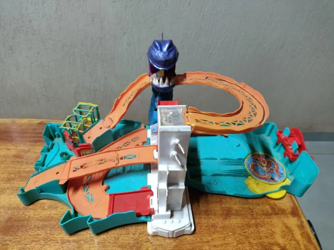 Pista Hot Wheels Ataque do Tubarão Maleta