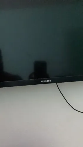 Televisão Samsung 40 com o led estragado , para arrumar ou retirar peças